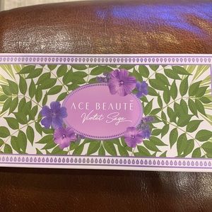 Ace Beaute Violet Eyeshadow